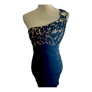 Speechless off the shoulder cocktail dress. Size medium.